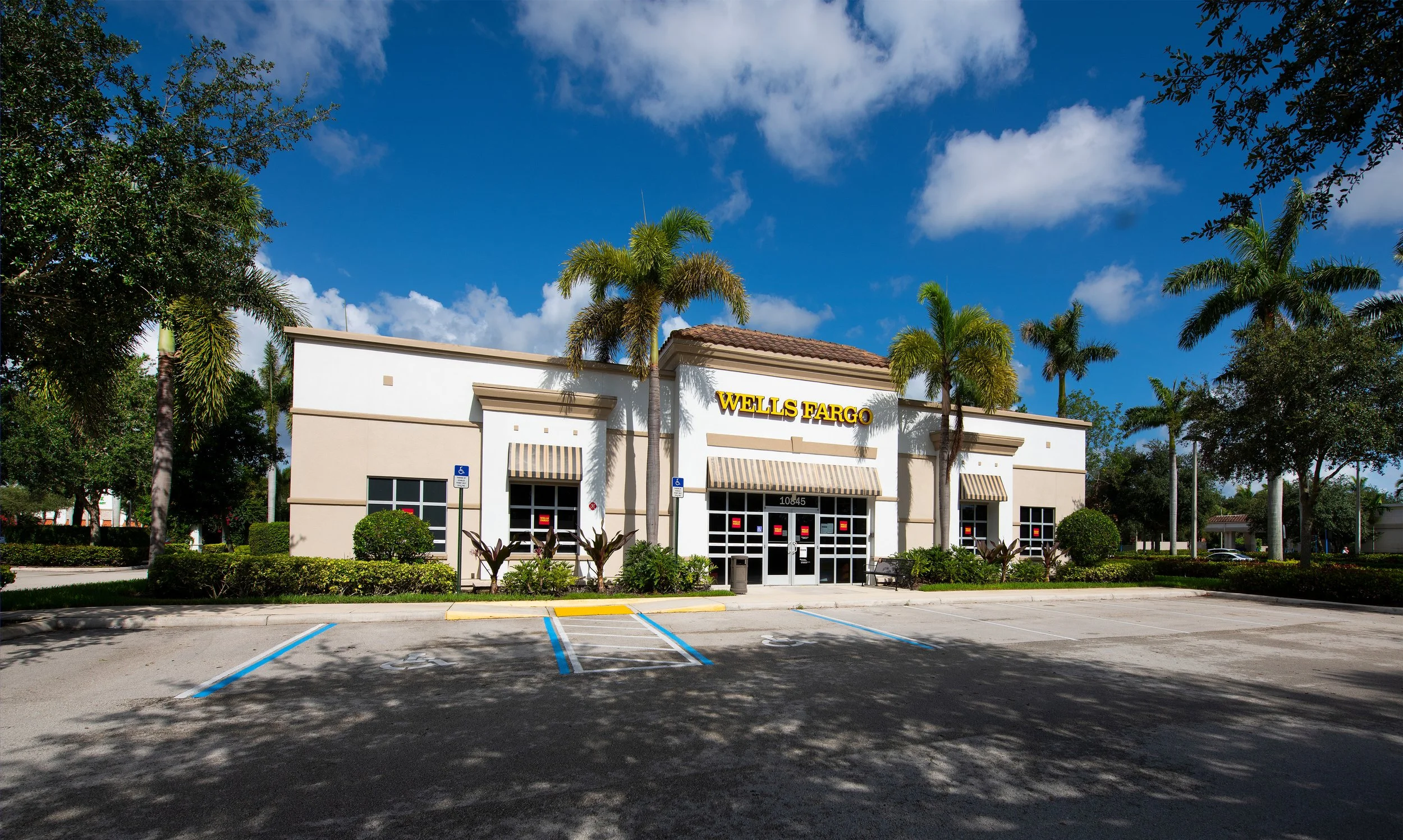 Shoppes at Woolbright