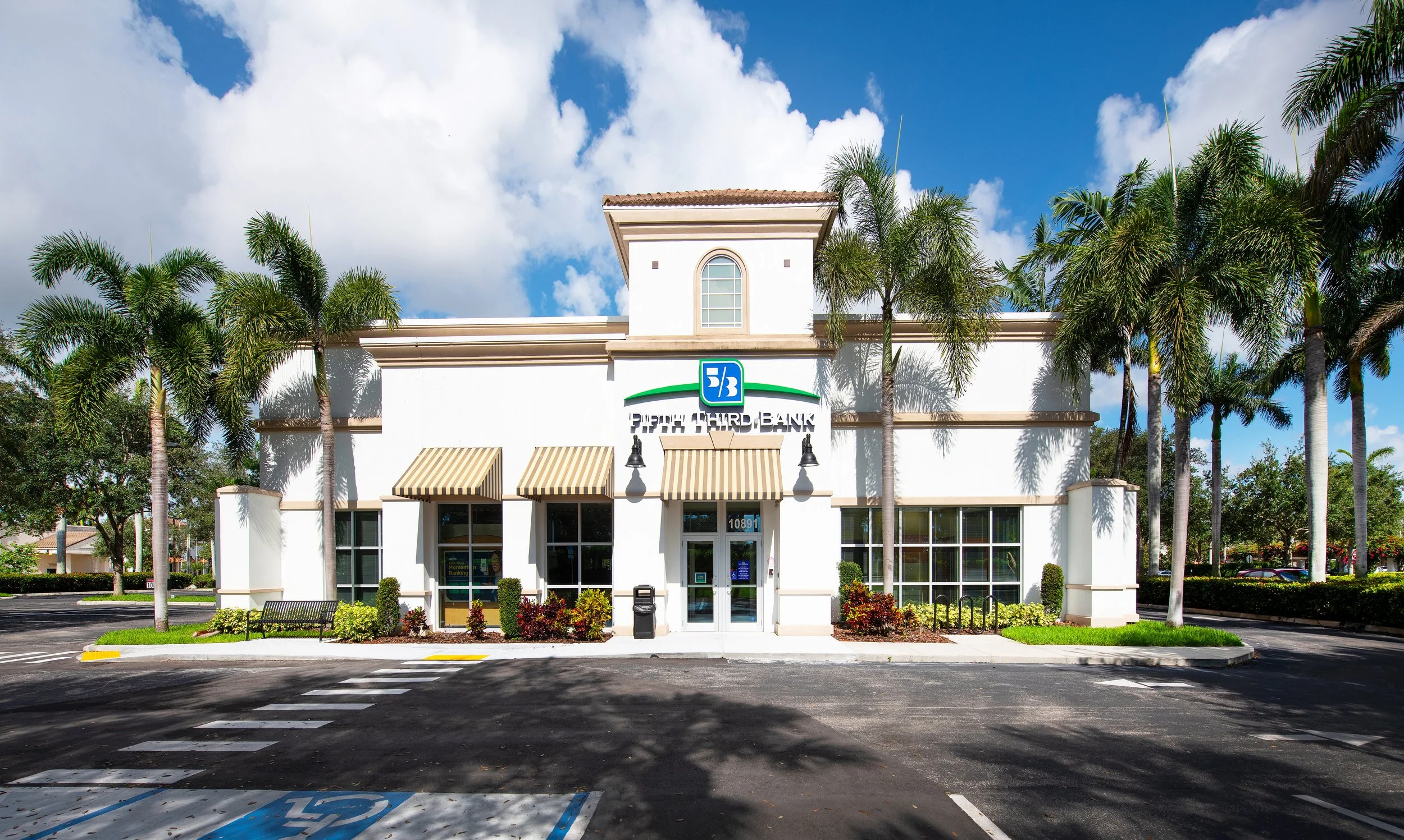 Shoppes at Woolbright