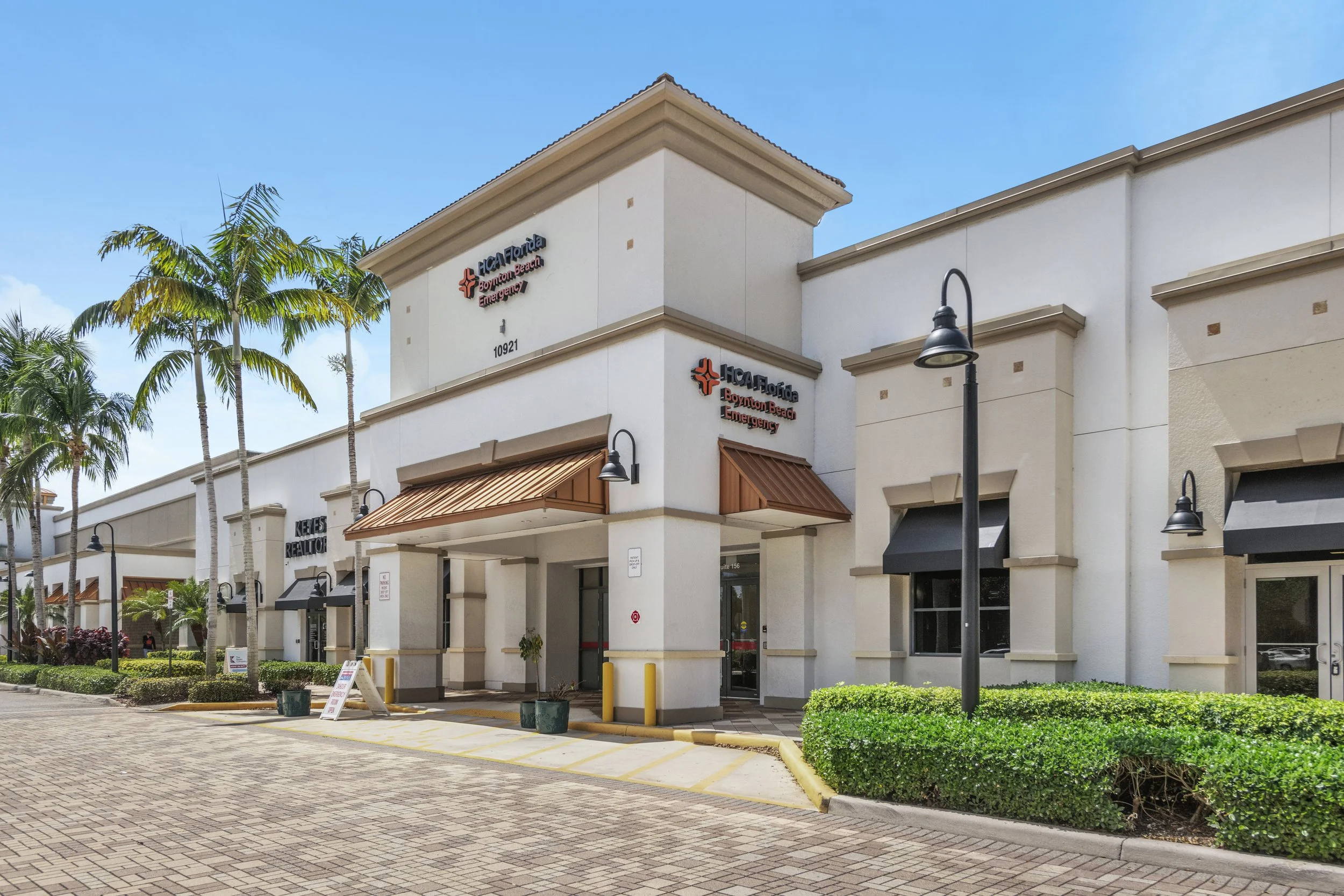 Shoppes at Woolbright